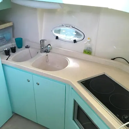 Cozy With View In 12 M² And Terrace בית נופש *