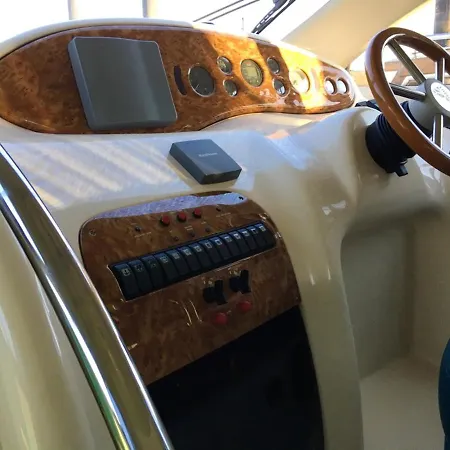 Cozy With View In 12 M² And Terrace بيت للعطل *