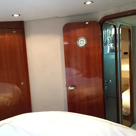 Cozy With View In 12 M² And Terrace * بورتو