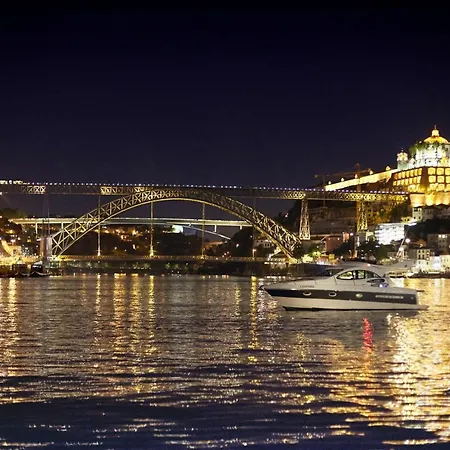 Cozy With View In 12 M² And Terrace بيت للعطل